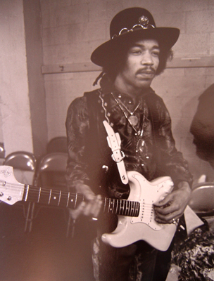 Jimi_Hendrix_1968.jpg